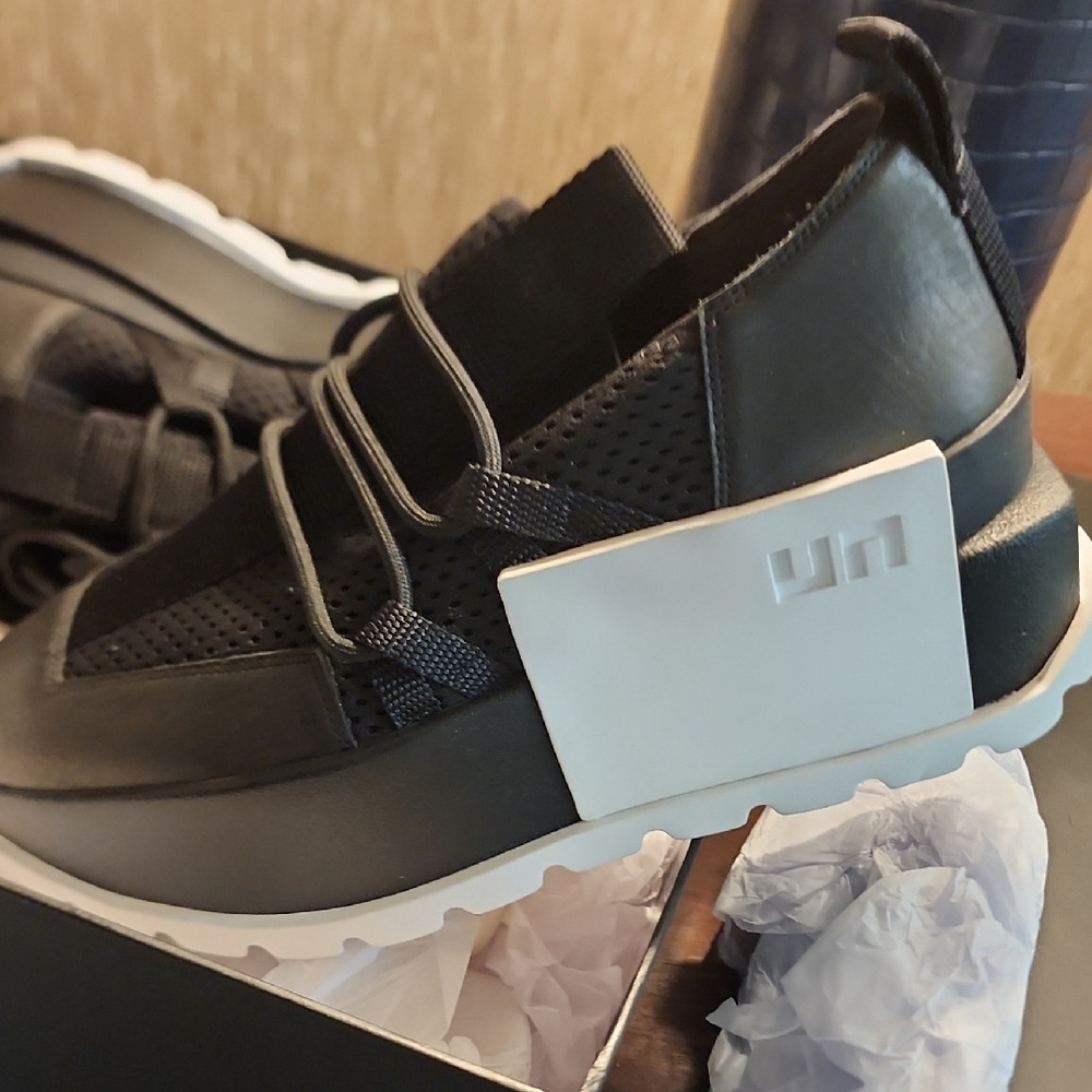 UN Black and White Sneakers